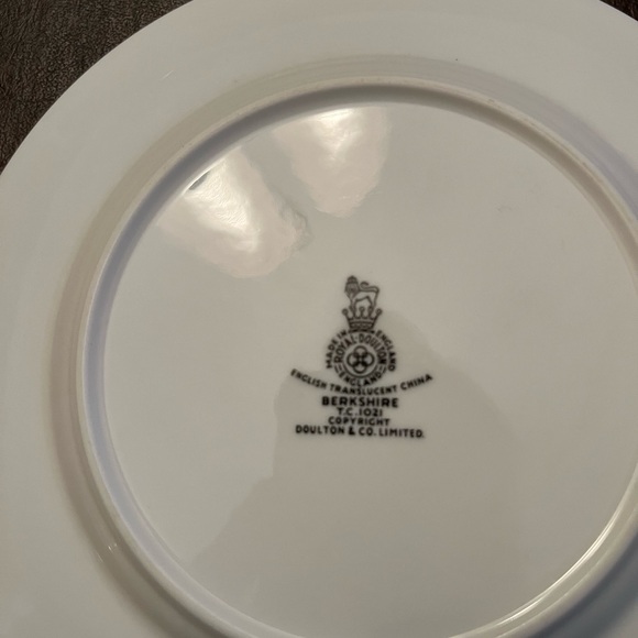 Royal Doulton White Dinnerware Plate with Glossy Finish